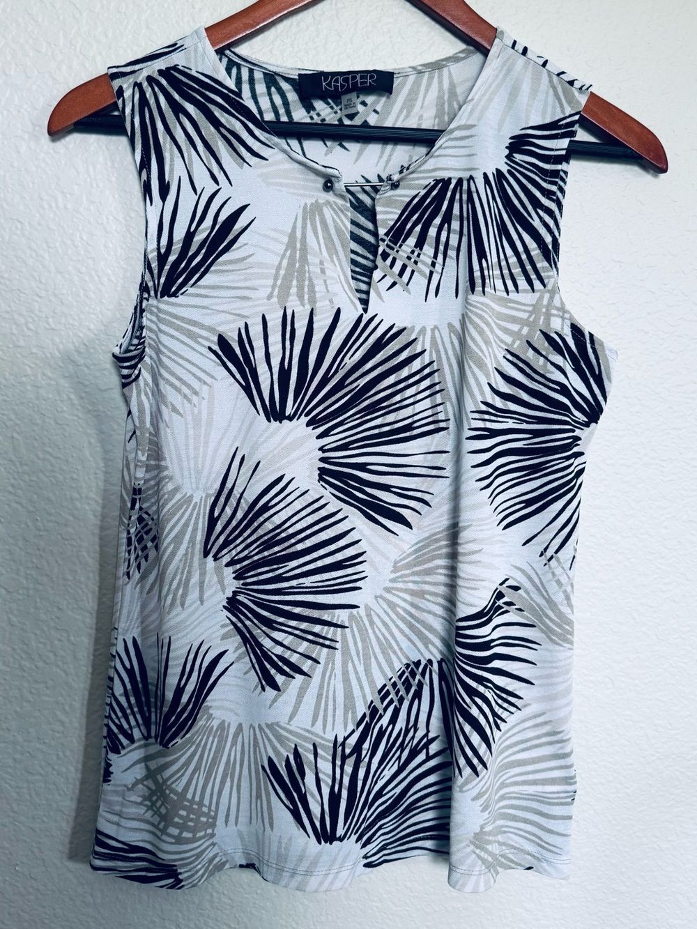 Kasper Light Breathable Botanical Print Sleeveless Blouse Top PS